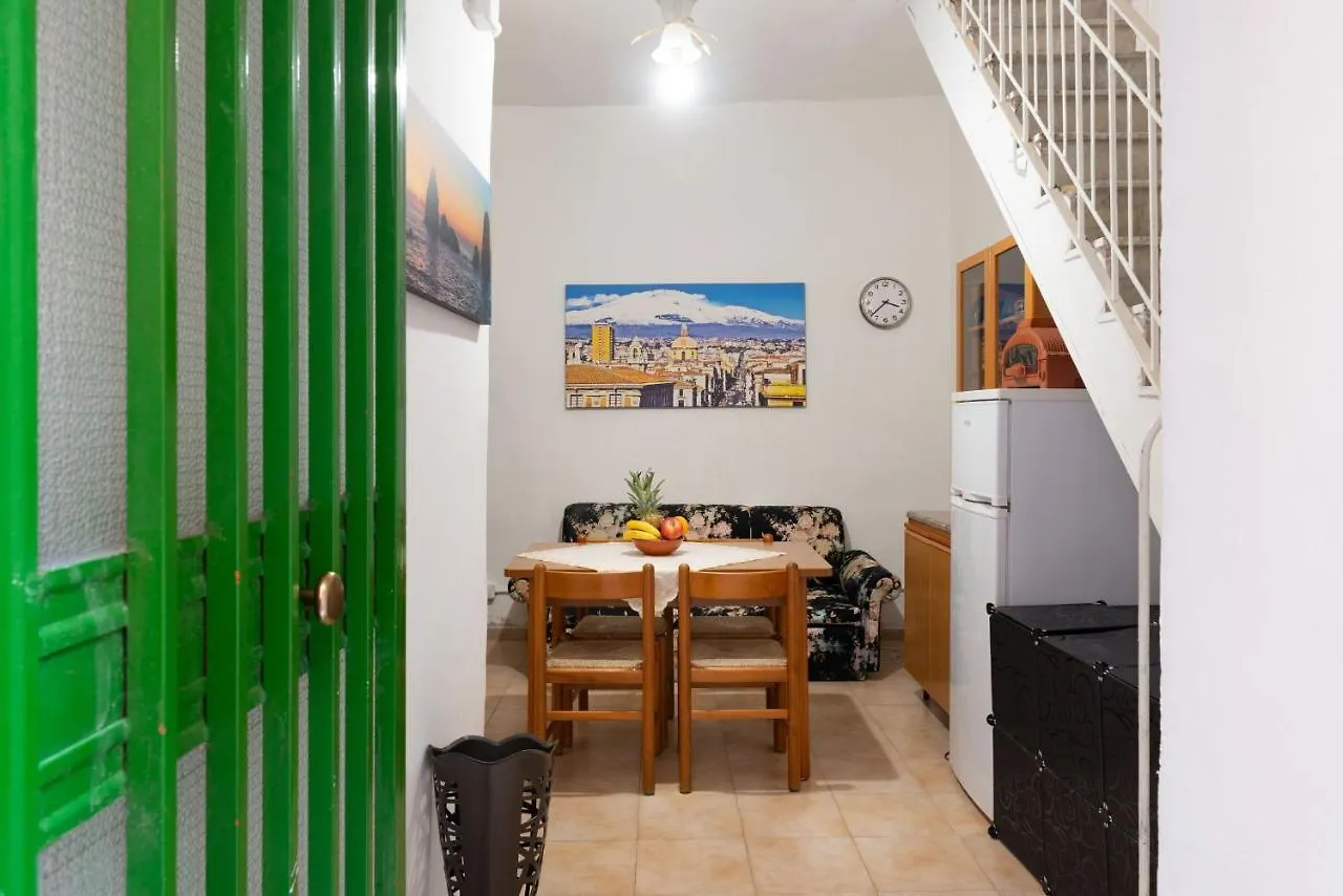 Dream Home Catane 0*,  Italie